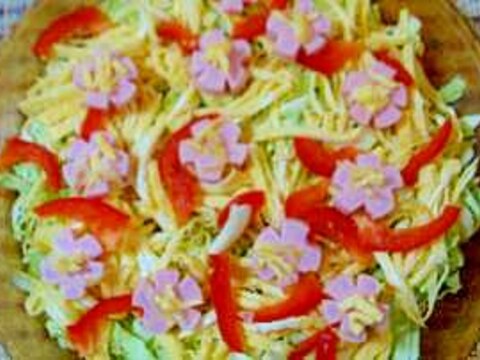 ひな祭りにぴったり！魚肉ソーセージで梅の花サラダ♪